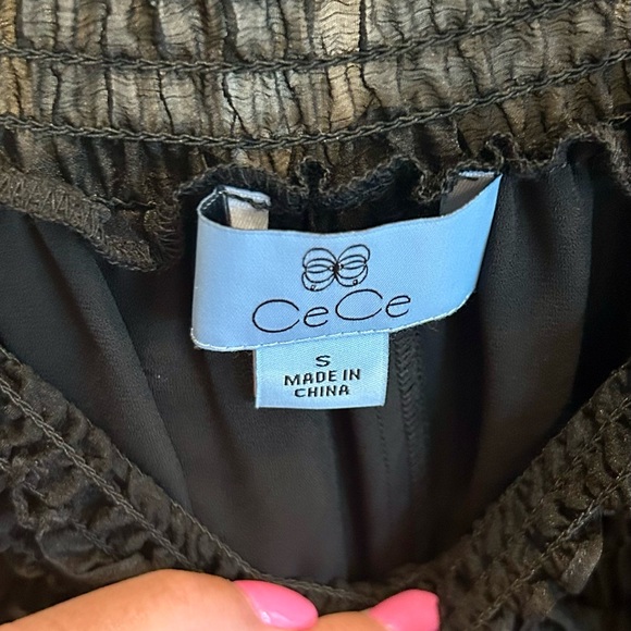 BEAUTIFUL CeCe Off the Shoulder Top Jet Black Ruffled Sleeves SZ S EXCELLENT - Picture 3 of 3